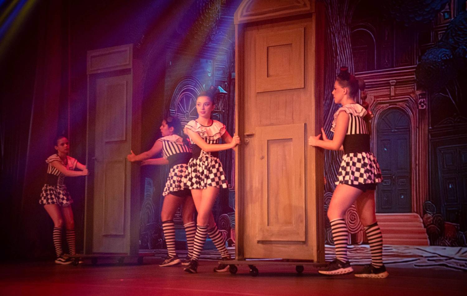 Alice no País das Maravilhas / 3ª Noite